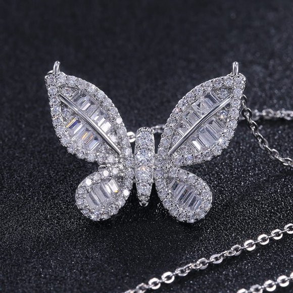 NEW 18K White Gold Diamond Butterfly Necklace A2 - Picture 2 of 7